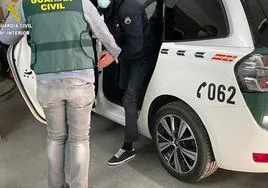 Una detención realizada por la Guardia Civil, en una imagen de archivo.