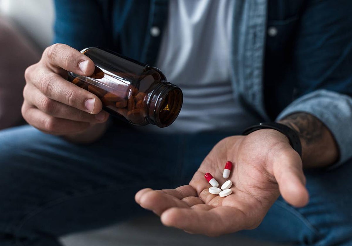 Estos son los medicamentos que no deberías mezclar con alcohol