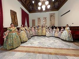 Falleras mayores y corte de honor de Sueca.
