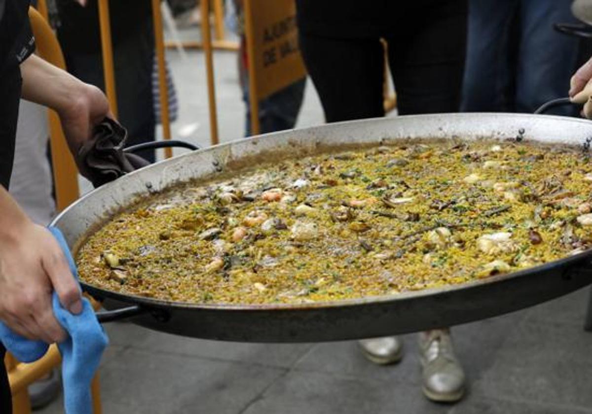 Una experta advierte sobre los tuppers de paella valenciana