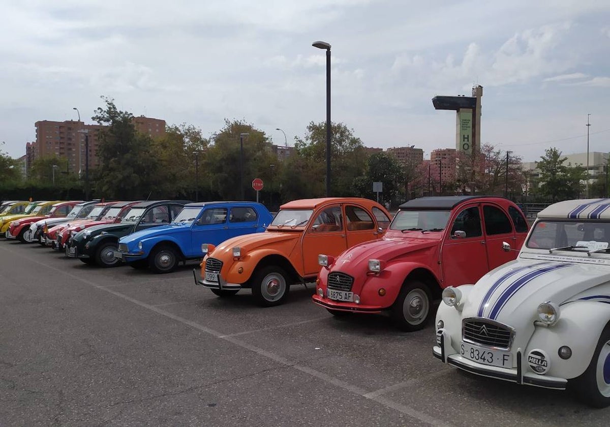 El Club Citroën 2 CV celebró su 75 aniversario en Valencia