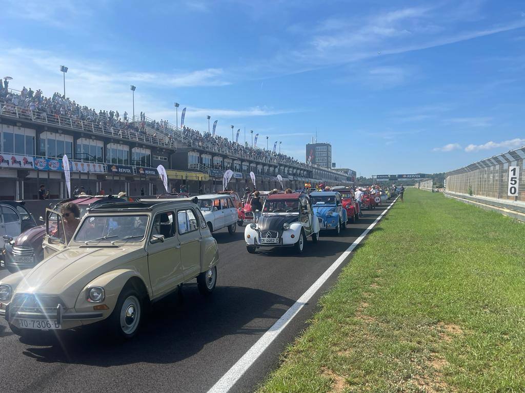 El Club Citroën 2 CV celebró su 75 aniversario en Valencia