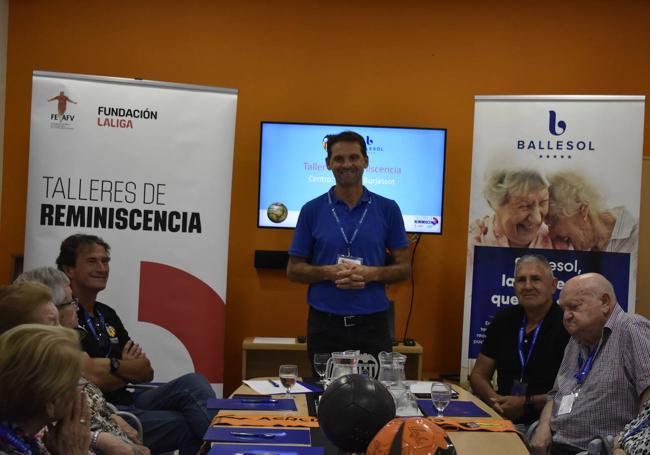 Fernando Giner, durante un taller de reminiscencia.