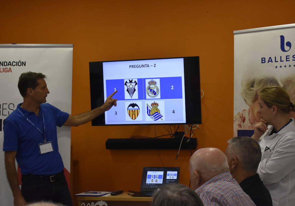 Fernando Giner, durante un taller de reminiscencia.