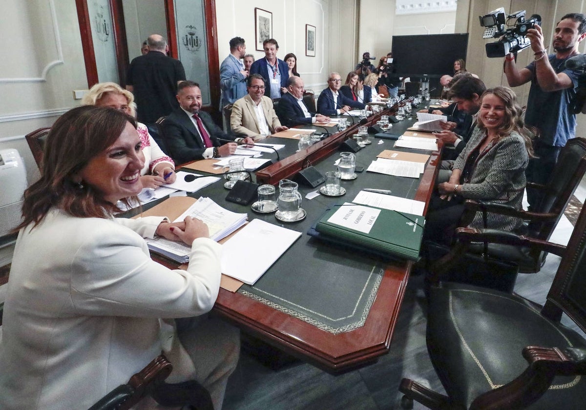 Primera reunión de la nueva junta de gobierno municipal este viernes.