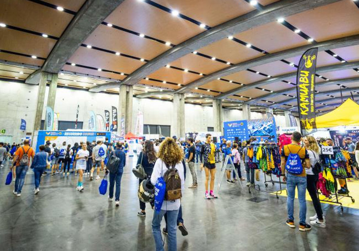 Feria del corredor del Medio Maratón en la tarde de este viernes.