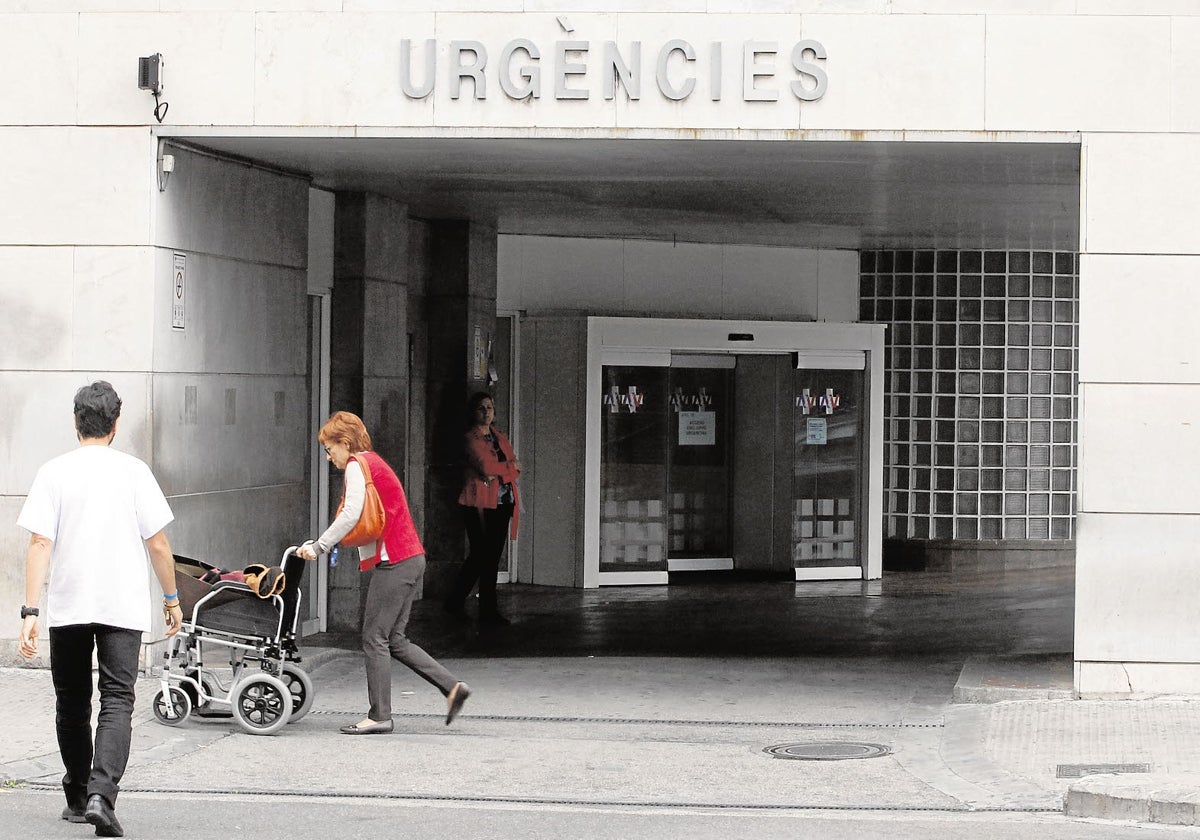 Entrada del Servicio de Urgencias del Hospital Clínico.