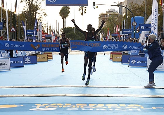 Kandie, en el momento de ganar el Medio Maratón de Valencia.