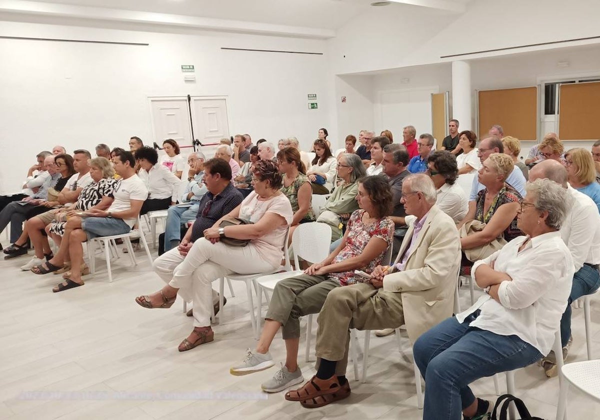 Una reunión reciente de Afectados por la Ley de Costas en Dénia.