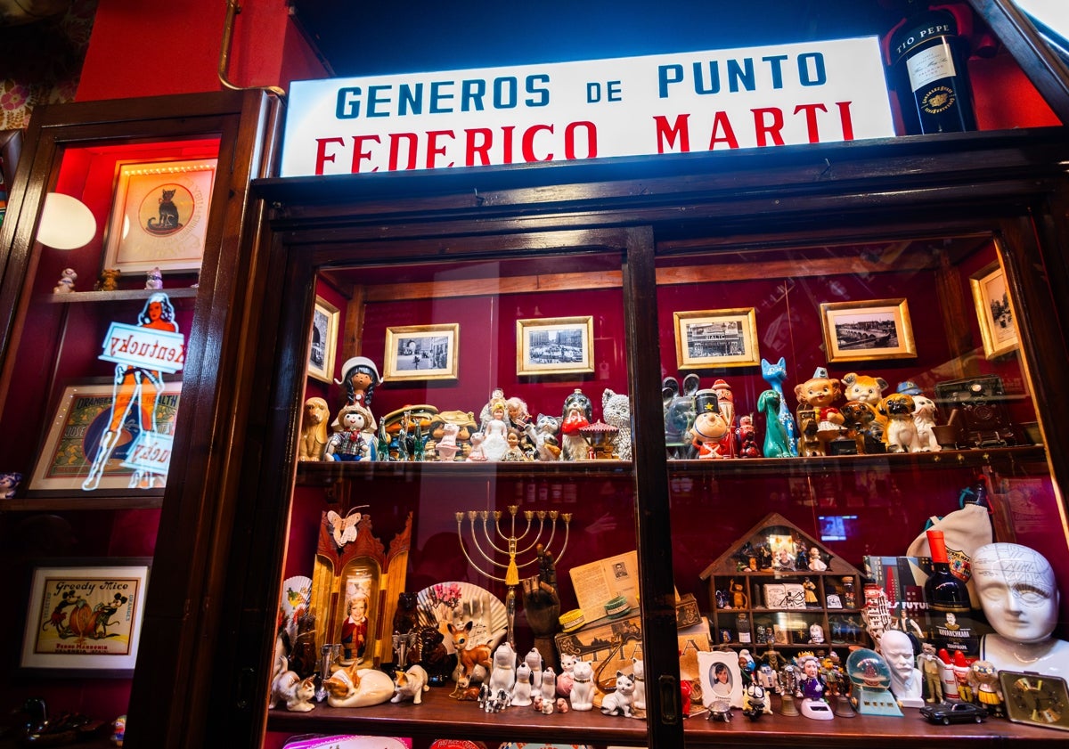 Imagen principal - El bar de la calle Calatrava que recrea el espíritu de las antiguas bodegas