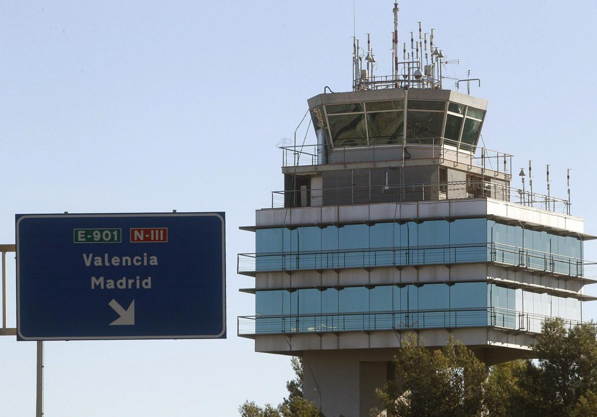 Torre de control del aeropuerto.