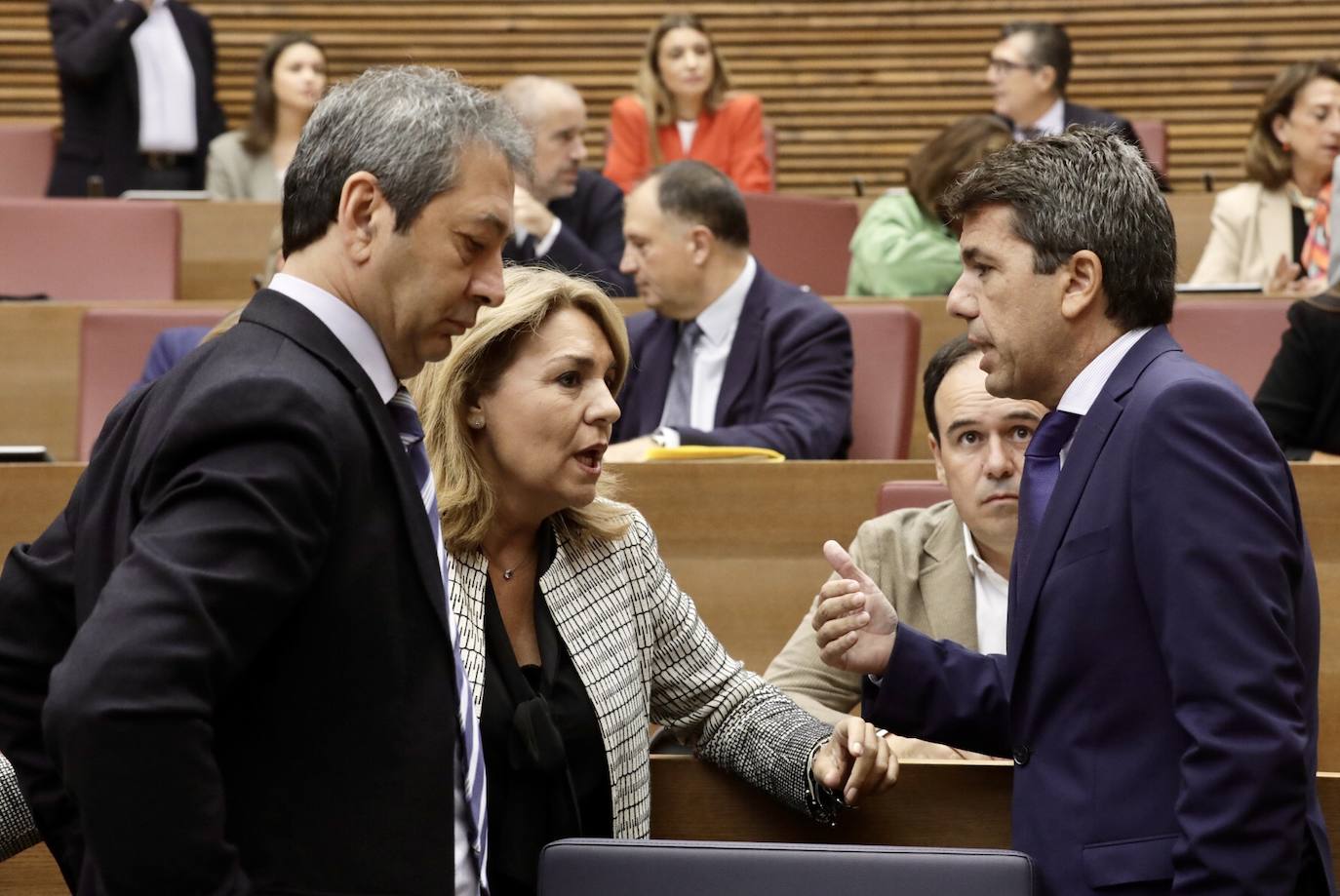 Carlos Mazón se somete a la sesión de control en Les Corts