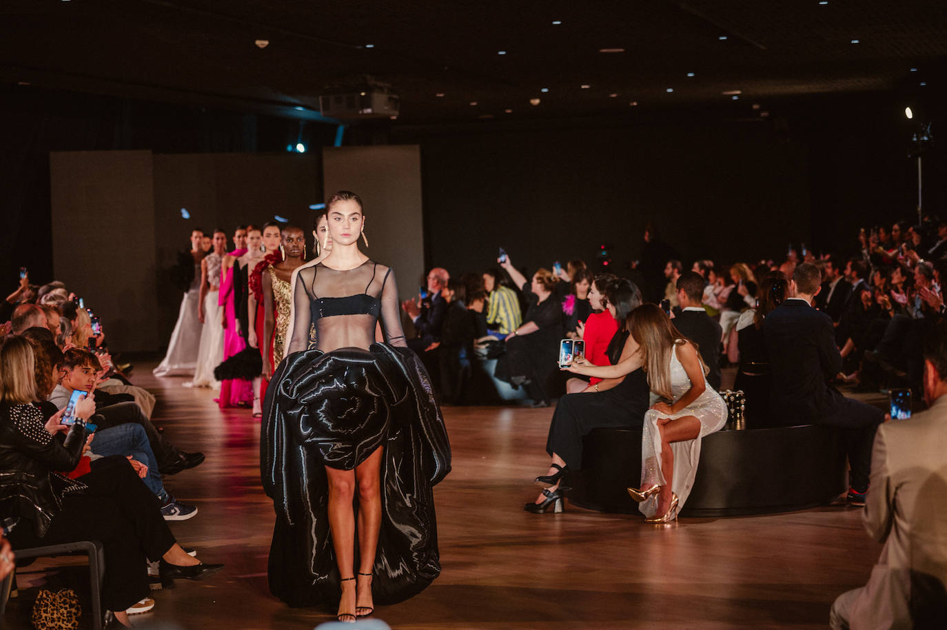 La valenciana Isabel Sanchis viste de gala el Museo Balenciaga