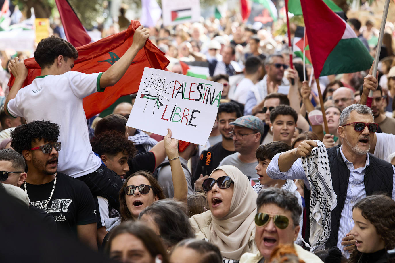 Miles de personas se manifestan en Valencia a favor de Palestina