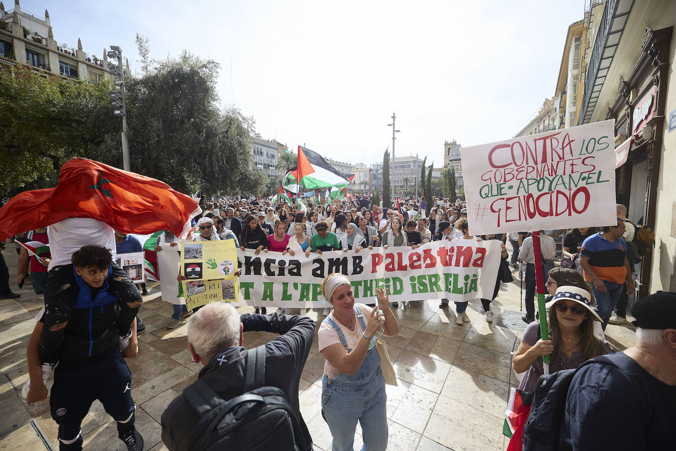 Miles de personas se manifestan en Valencia a favor de Palestina