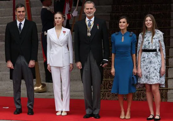 La princesa Leonor junto a la Infanta Sofía y la reina Letizia.