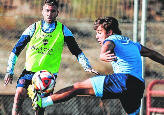 Entrenamiento del Levante, ayer en Zaragoza.