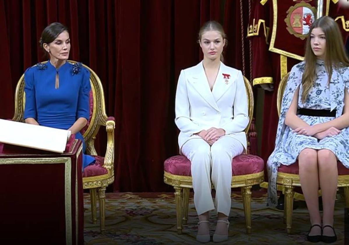 La princesa Leonor junto a la Infanta Sofía y la reina Letizia.