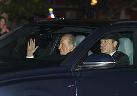 El rey emérito, Juan Carlos I, a su llegada al Palacio de El Pardo de Madrid donde tiene lugar la celebración familiar privada por el cumpleaños de la princesa Leonor.