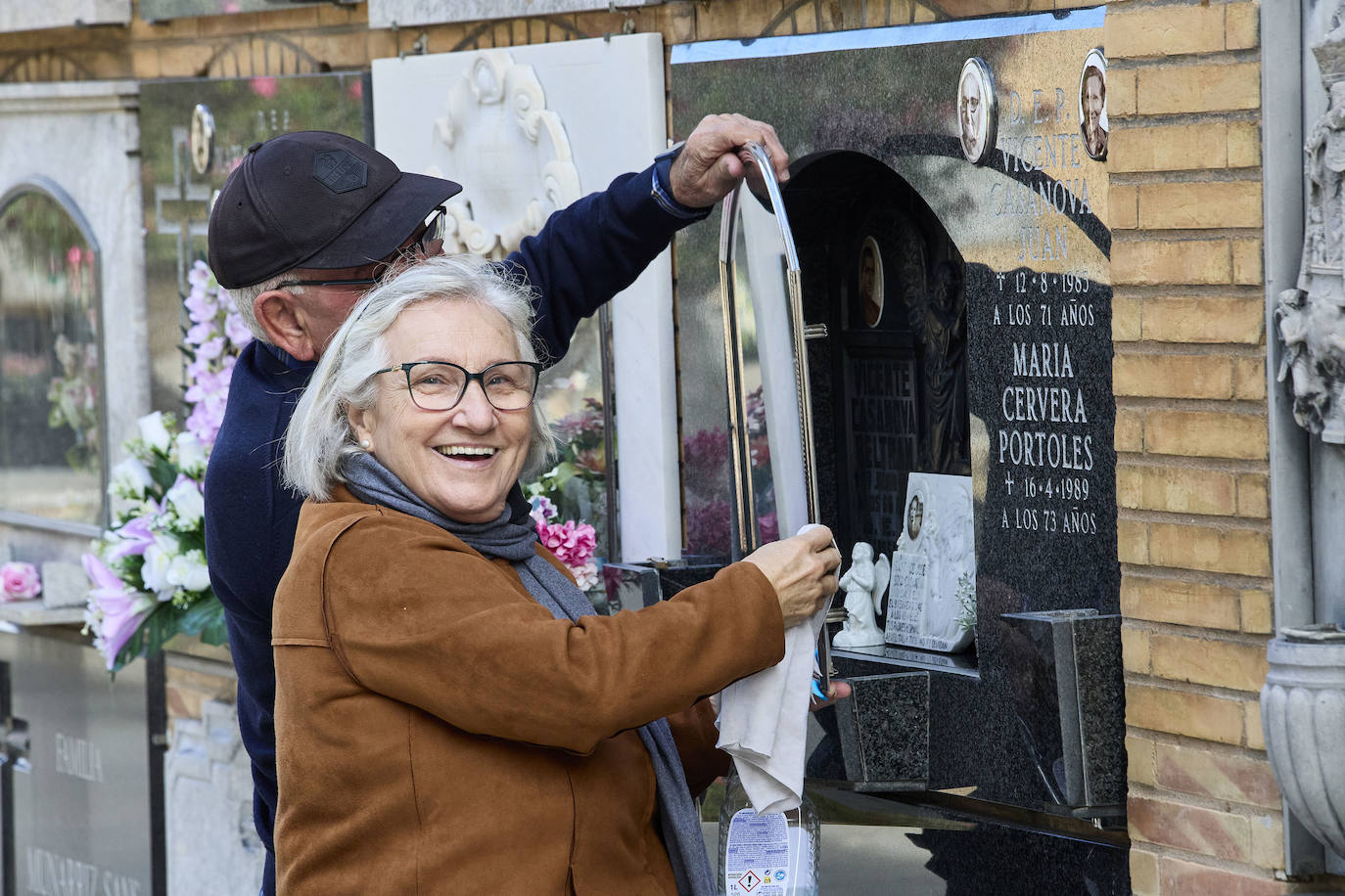 Masiva afluencia al cementerio de Valencia por Todos los Santos