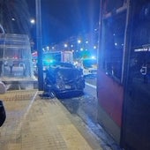 Doce heridos al chocar un coche contra la parte trasera de un autobús de la EMT en Valencia