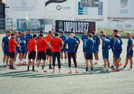 Los jugadores del Atzeneta, en un entrenamiento.