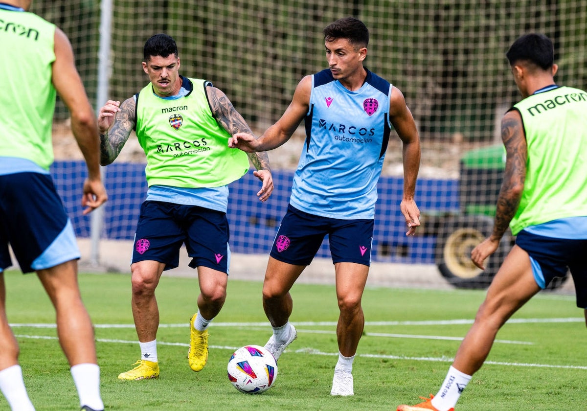 Pablo Martínez y Capa, en un entrenamiento del Levante en Buñol.