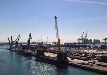 El puerto de Sagunto, cerrado al tráfico marítimo por el temporal costero