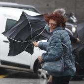 La ciclogénesis explosiva de Ciarán trae una «bomba meteorológica» a España con viento, lluvia y olas de 9 metros