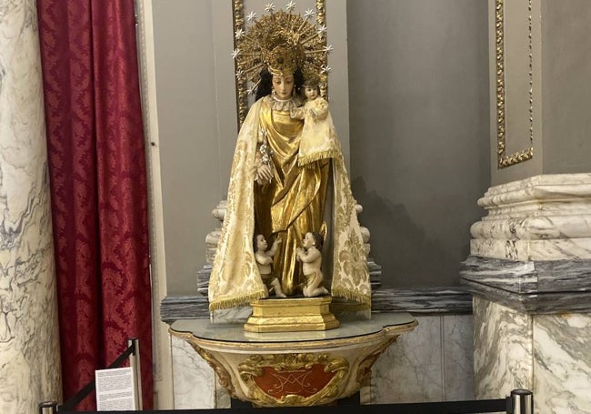 Virgen de los Desamparados, en el Salón de Cristal.