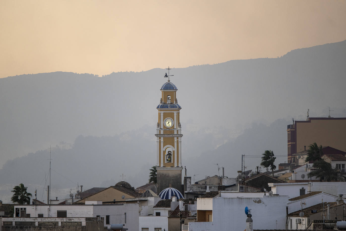 El incendio forestal de Montitxelvo, en imágenes