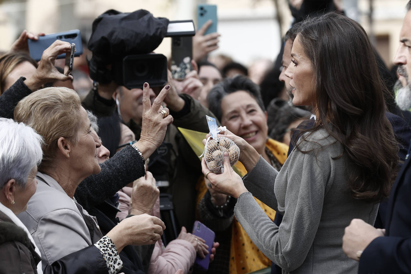 La reina Letizia reaparece en el Festival Ópera Prima de Navarra