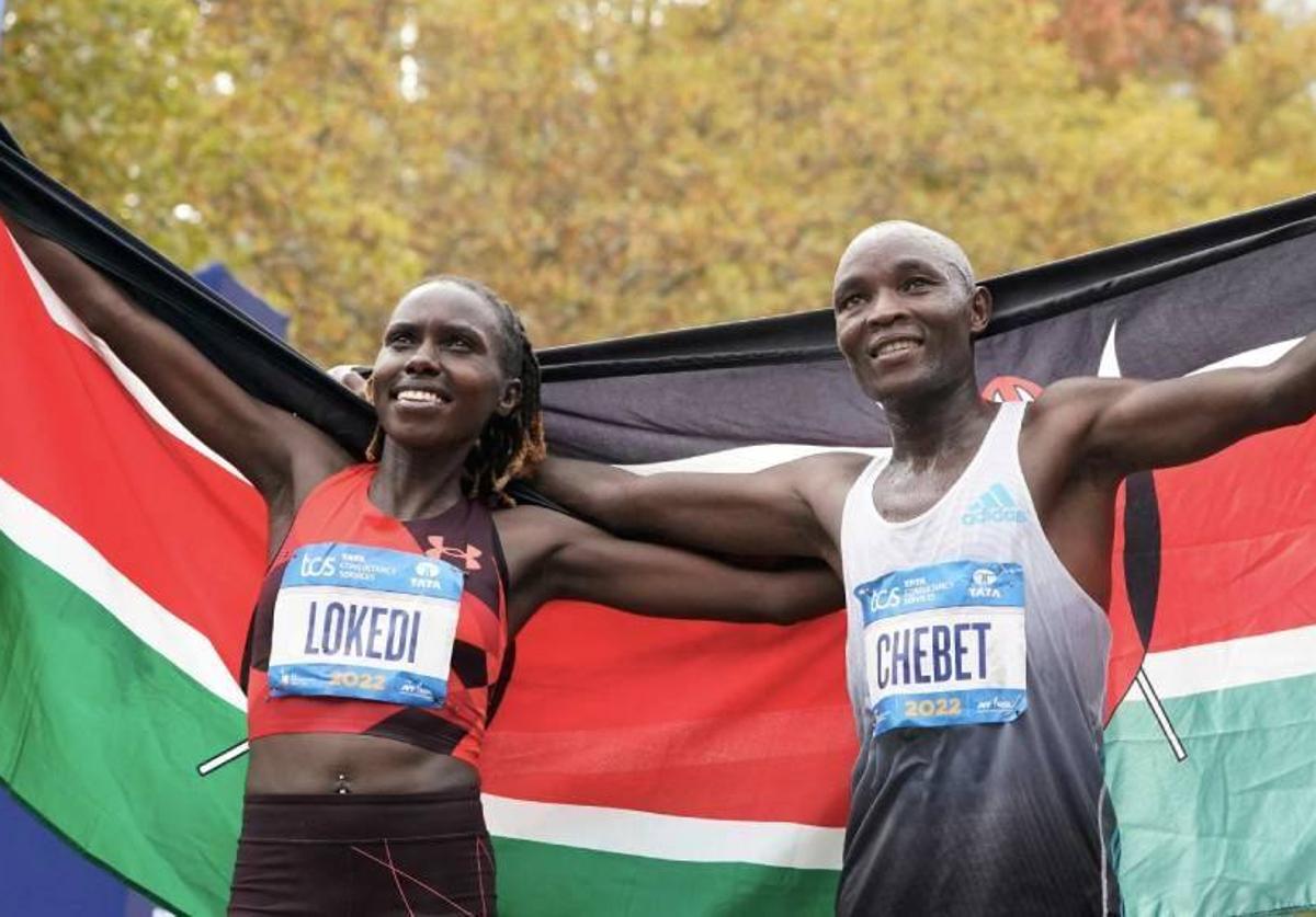 Los ganadores del Maratón de Nueva York 2022, Sharon Lokedi y Evans Chebet.