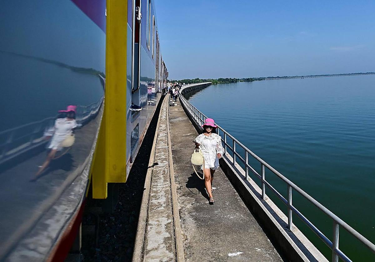 A bordo del &#039;tren flotante&#039; de Tailandia