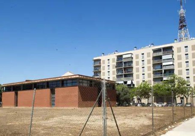 Solar en el entorno de la Avenida de las Cortes valencianas donde se construirá el Escalante.