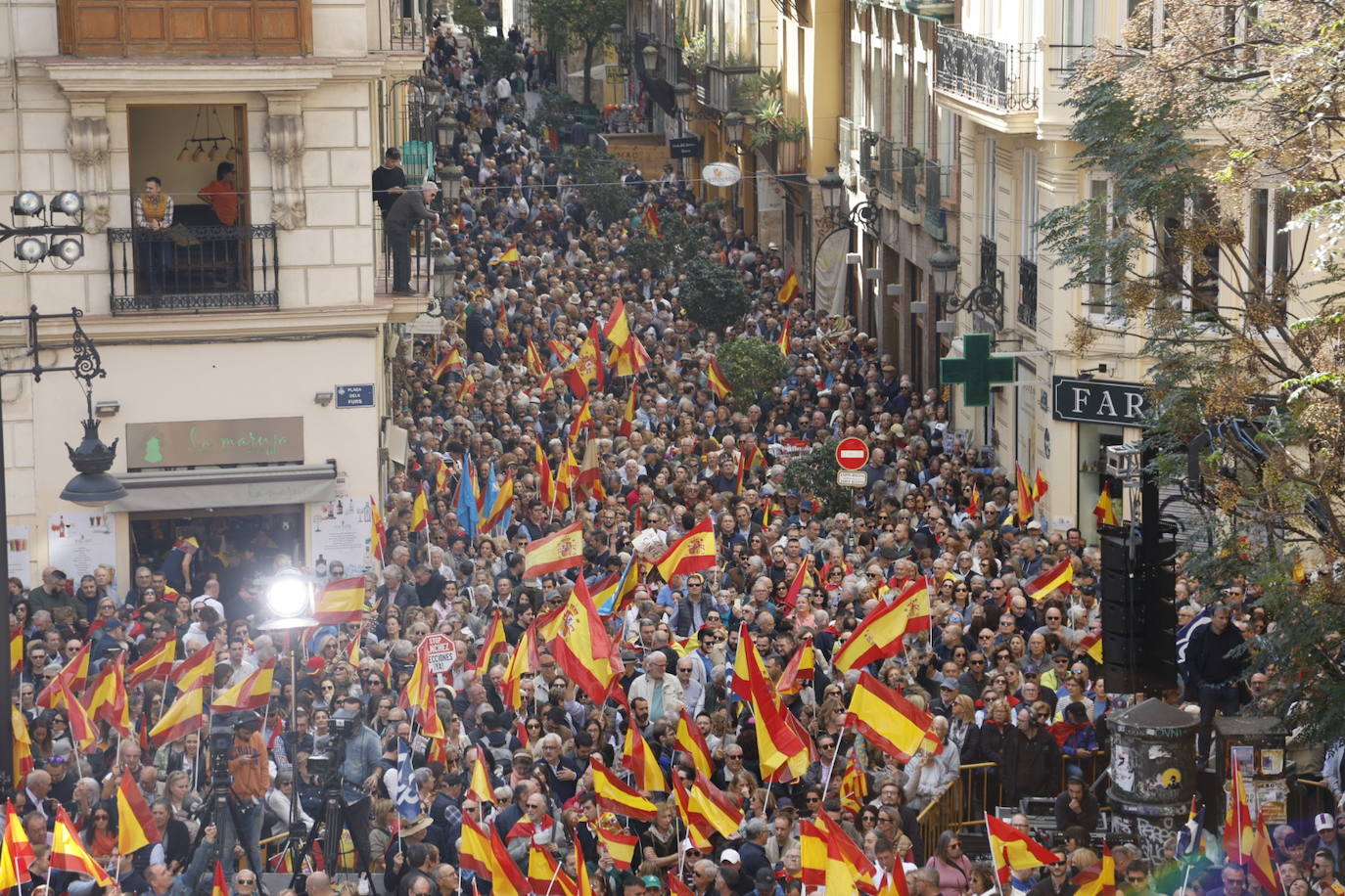 Feijóo llena la concentración en Valencia contra la amnistía