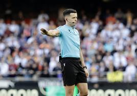 Víctor García Verdura, este domingo, en el partido entre el Valencia y el Granada.