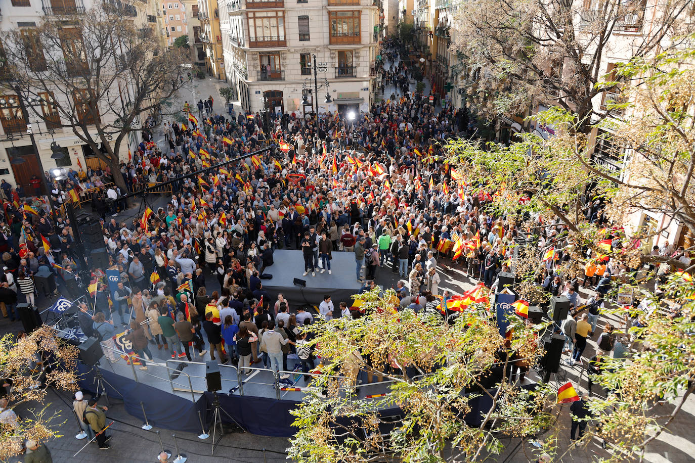 Feijóo llena la concentración en Valencia contra la amnistía
