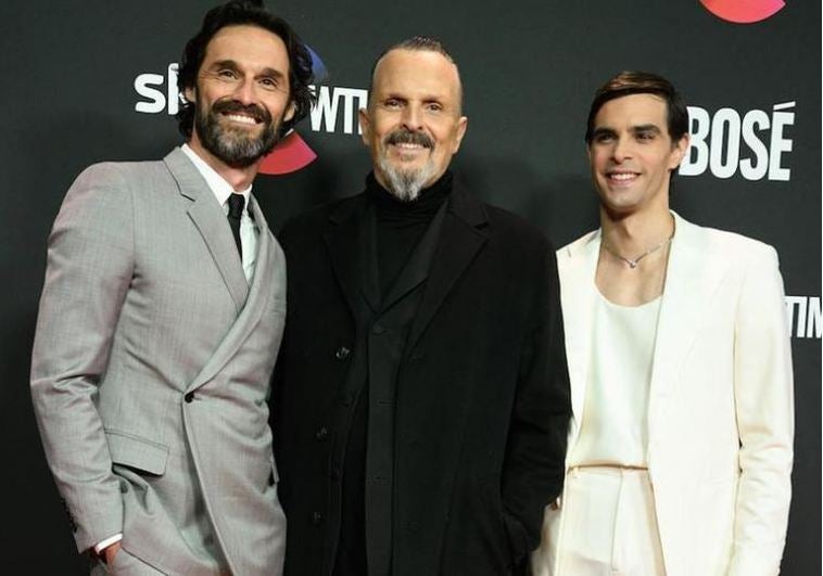 Iván Sánchez, Miguel Bosé y José Pastor, durante la presentación de la serie.