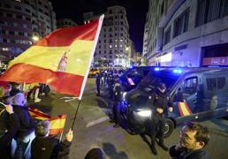 FOTOS: Segunda concentración contra la amnistía frente a la sede del PSPV