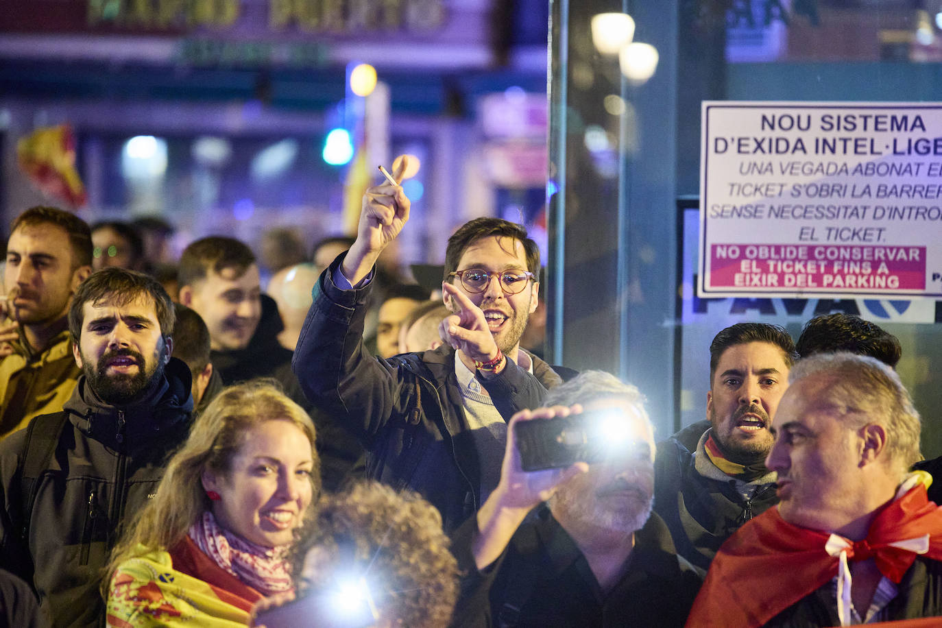 Segunda concentración contra la amnistía frente a la sede del PSPV