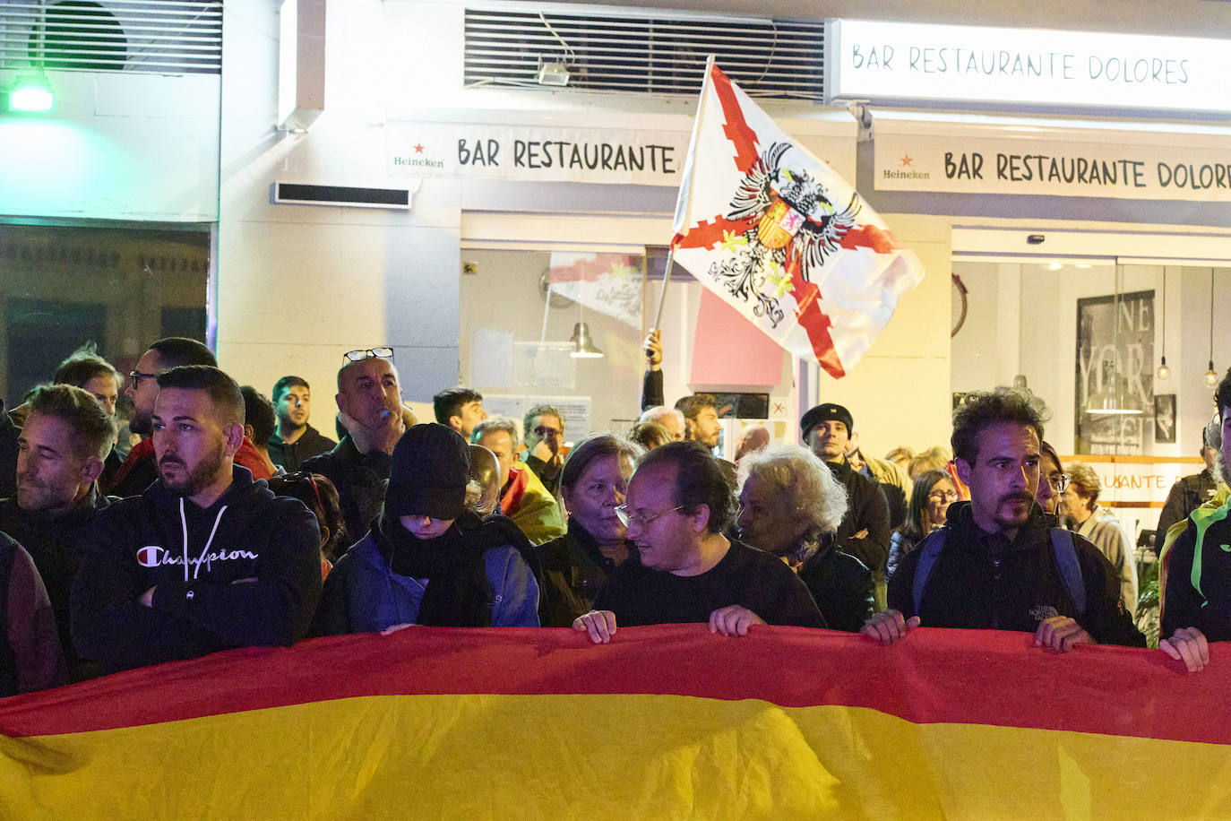 Segunda concentración contra la amnistía frente a la sede del PSPV