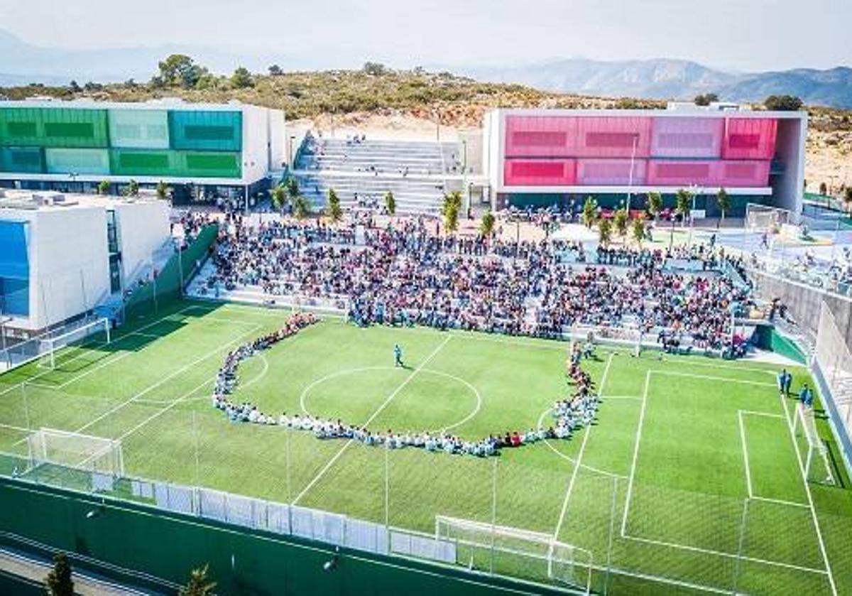 Imagen principal - Instalaciones deportivas de Lady Elizabeth School