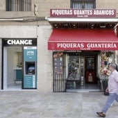 Cierra Guantes Piqueras, el comercio más antiguo de la plaza de la Reina de Valencia