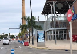 Lugar de la zona comercial donde fue interceptado el vehículo lleno de artículos robados.