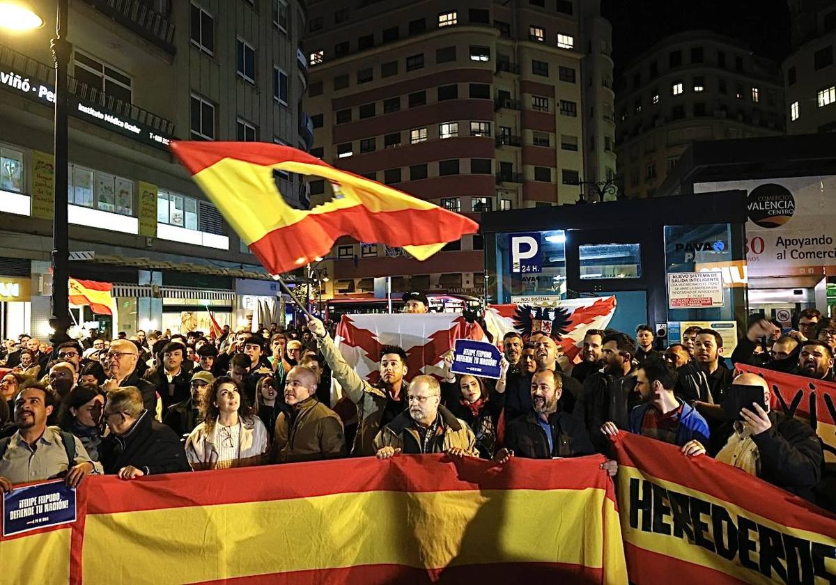 Protestas frente la sede del PSPV en Valencia por cuarta noche consecutiva