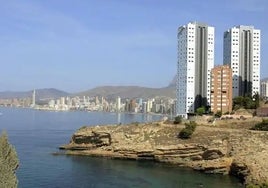 Las dos torres de Gemelos 28, en Punta Llisera (Benidorm).