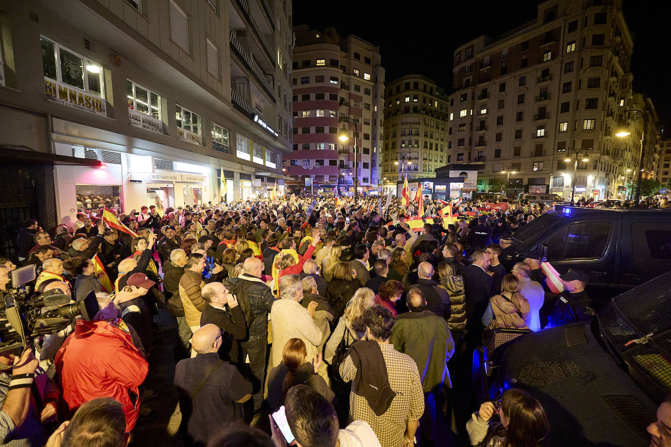 Protestas frente la sede del PSPV en Valencia por cuarta noche consecutiva