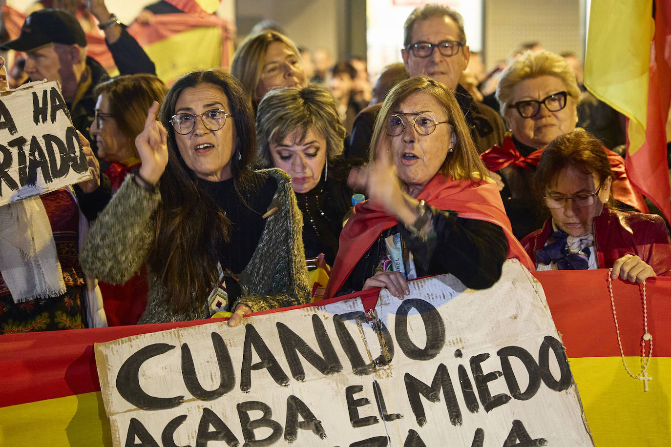 Protestas frente la sede del PSPV en Valencia por cuarta noche consecutiva