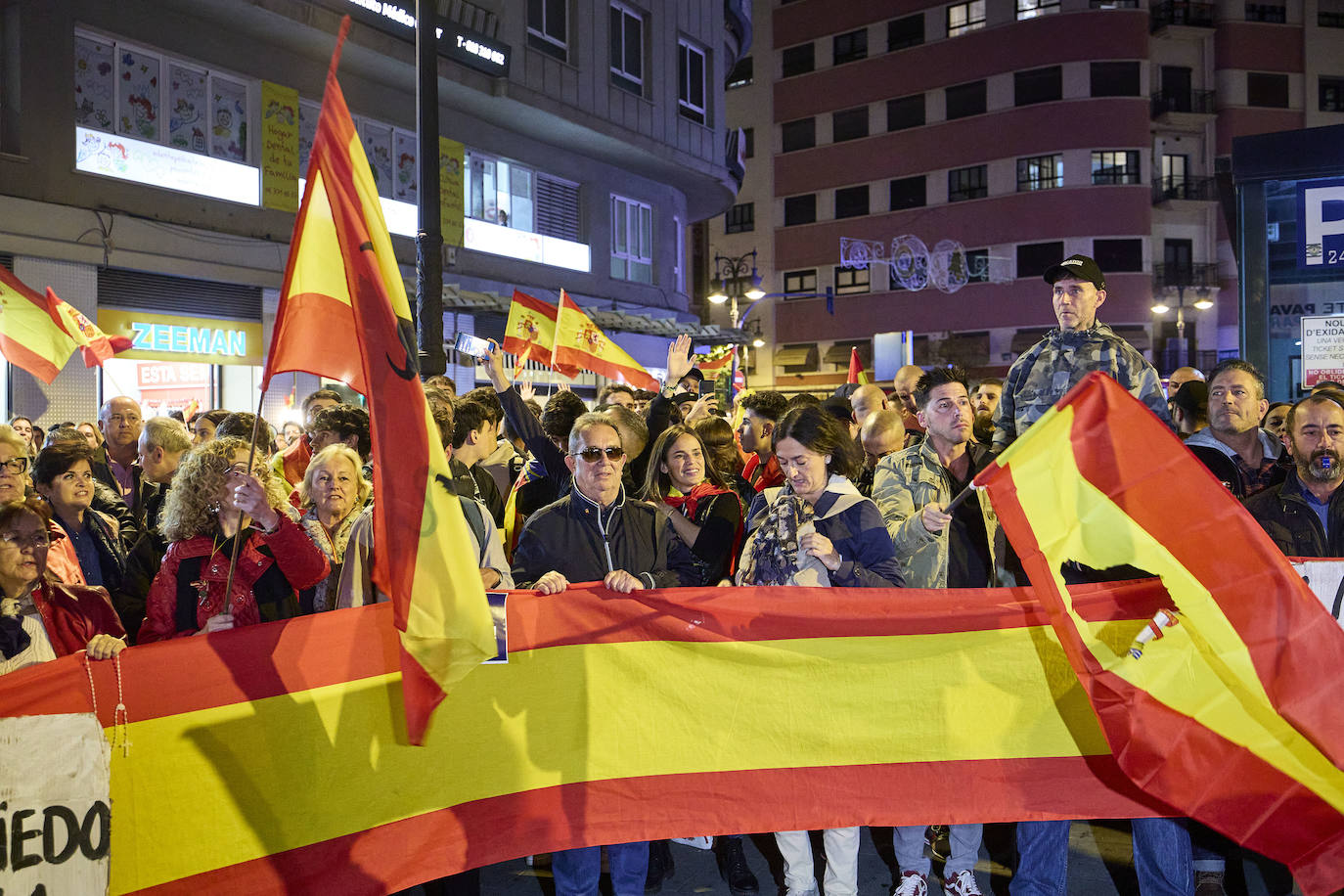 Protestas frente la sede del PSPV en Valencia por cuarta noche consecutiva